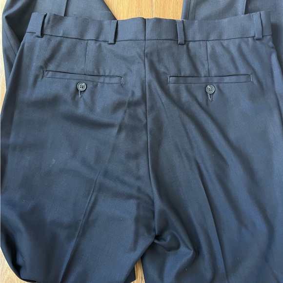 Kenneth Cole Reaction men’s navy blue suit - Picture 2 of 9